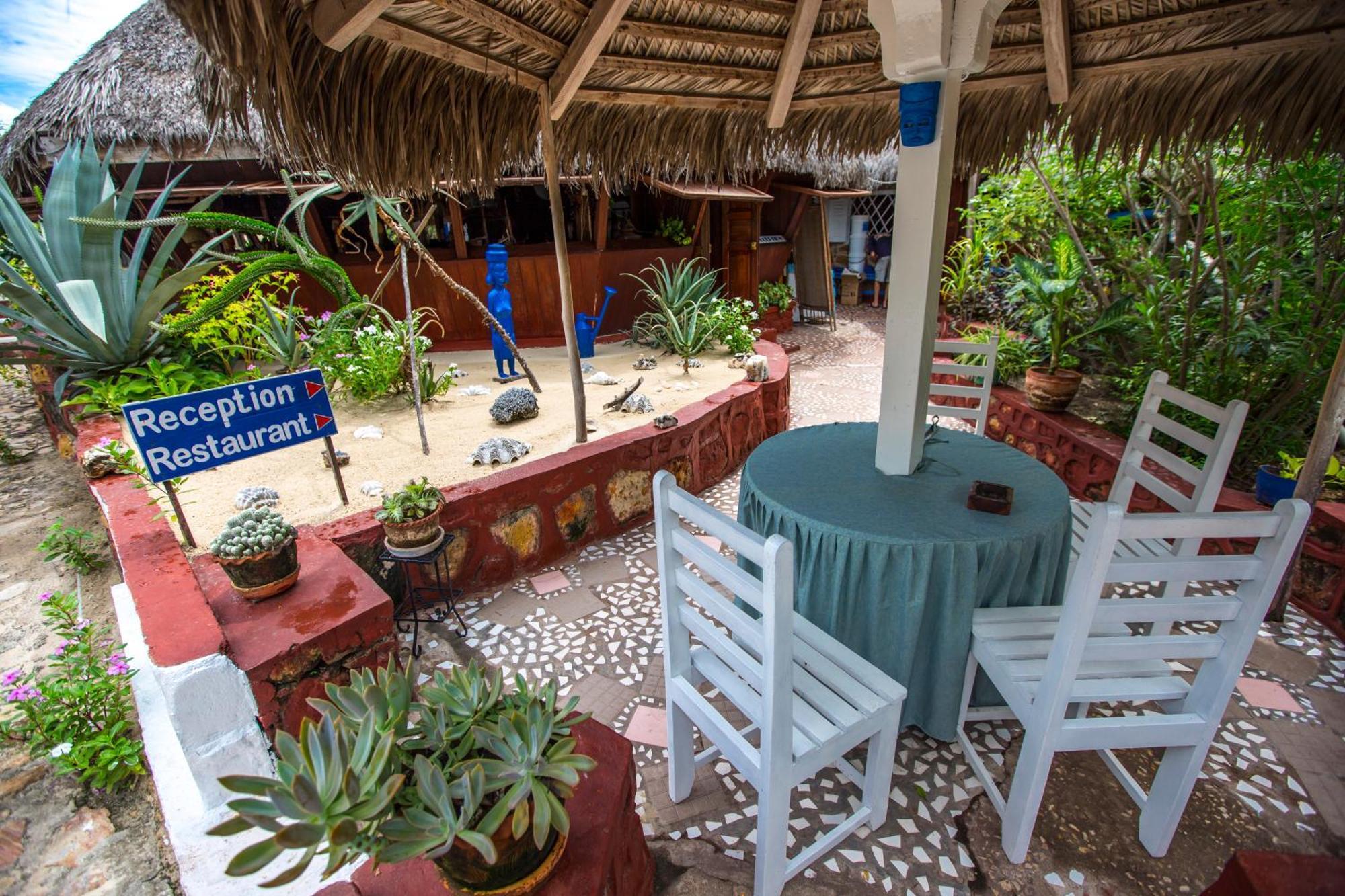 Chez Maggie Hotel & Restaurant Morondava Eksteriør bilde